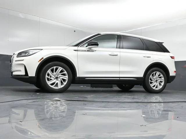 Used 2023 Pristine White Lincoln Standard image 35