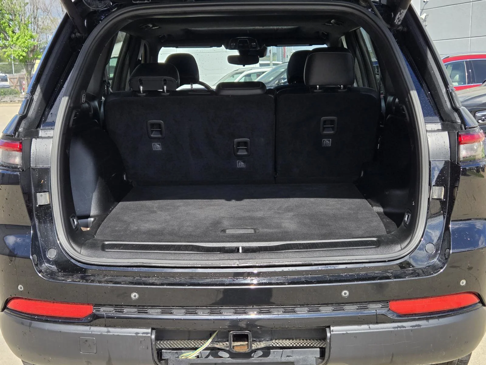 Used 2023 Diamond Black Crystal Pearlcoat Jeep Altitude image 11