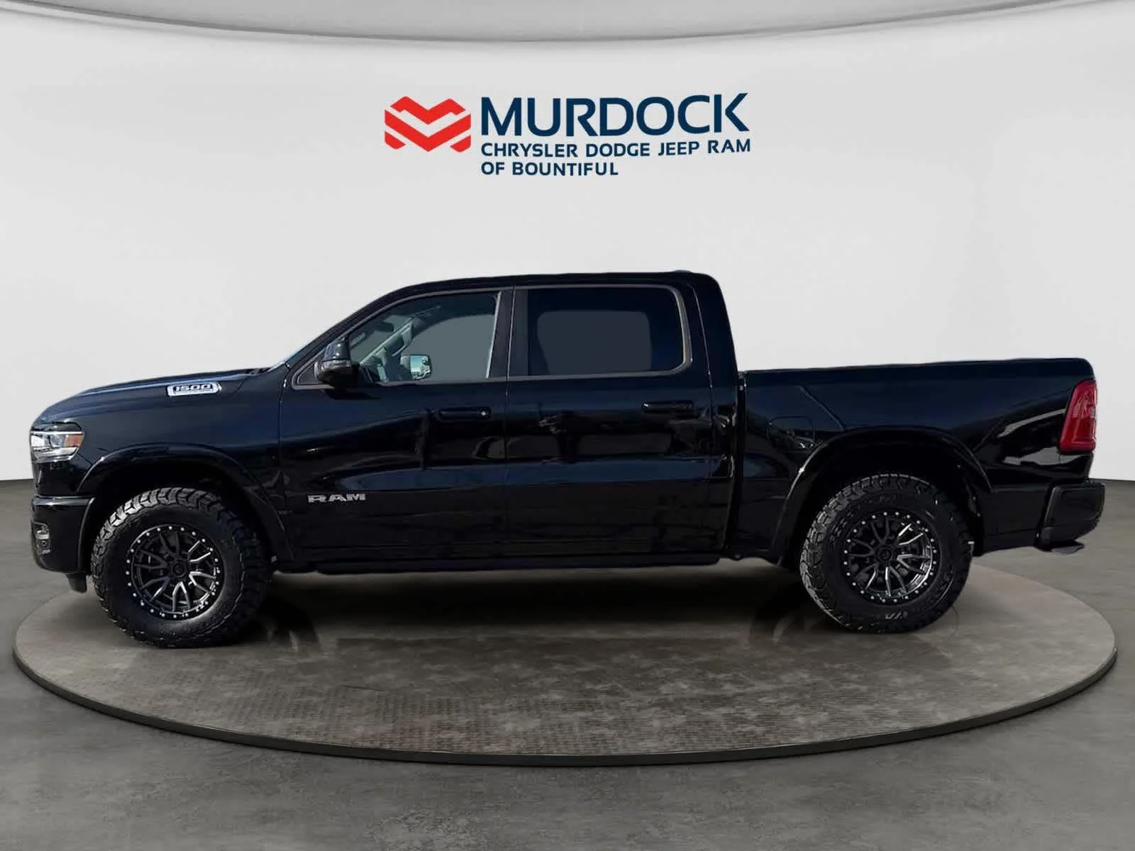 New 2026 Diamond Black Crystal Pearl-Coat Exterior Paint RAM Laramie image 2