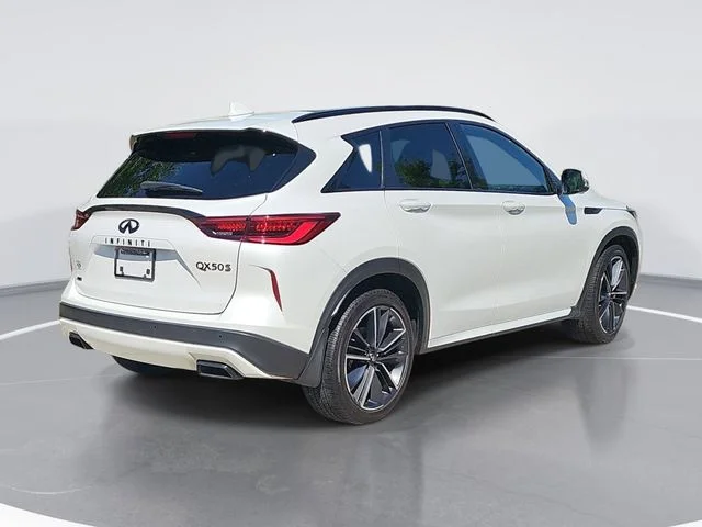 Used 2025 White INFINITI SPORT image 3