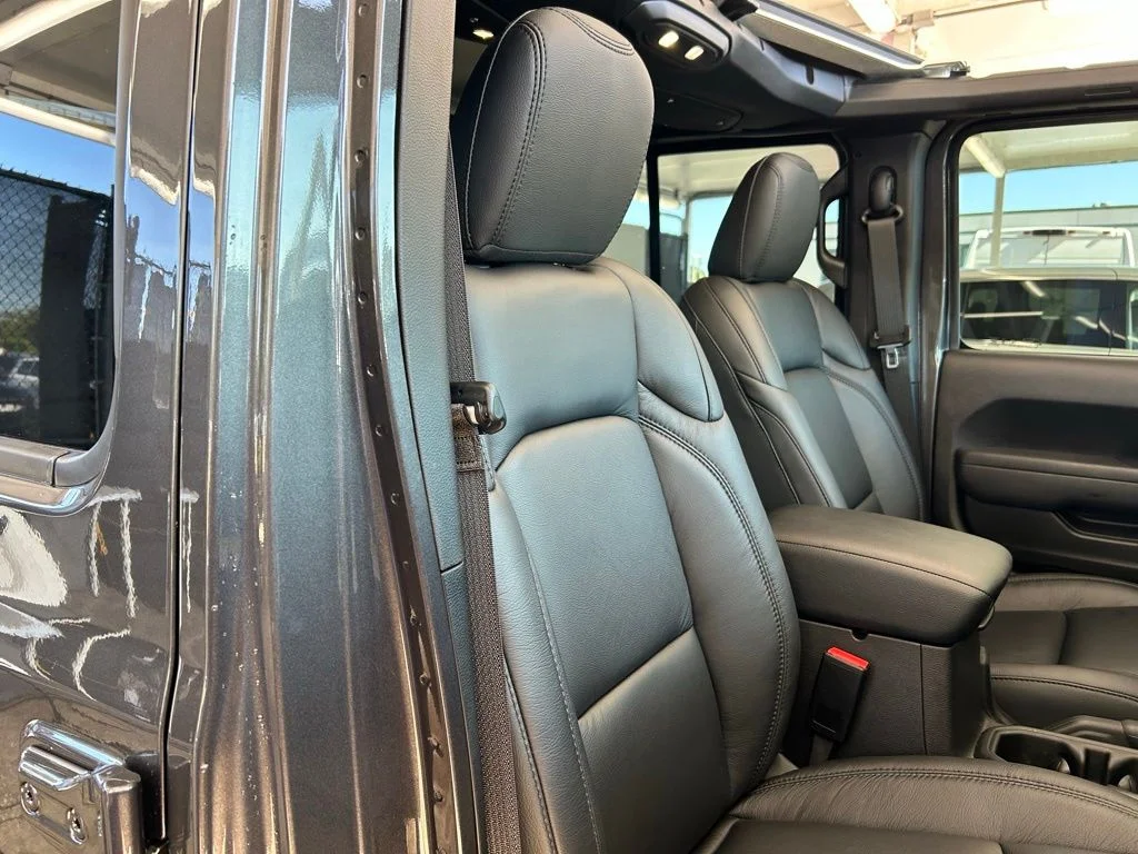 New 2026 Granite Crystal Metallic Clear-Coat Exterior Paint Jeep Sport image 33
