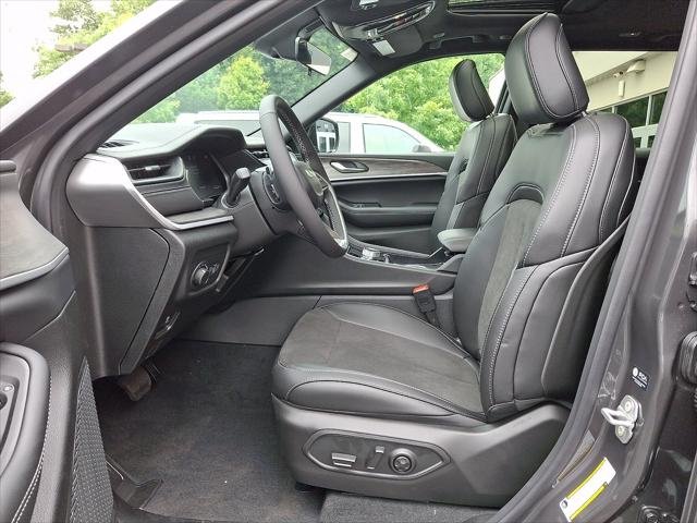 New 2026 Baltic Gray Metallic Clearcoat Jeep Laredo image 10