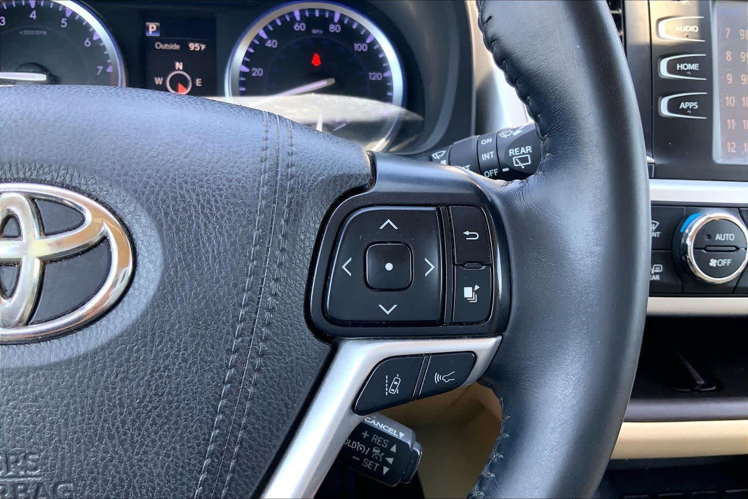 Used 2019 Blizzard Pearl Toyota XLE image 24