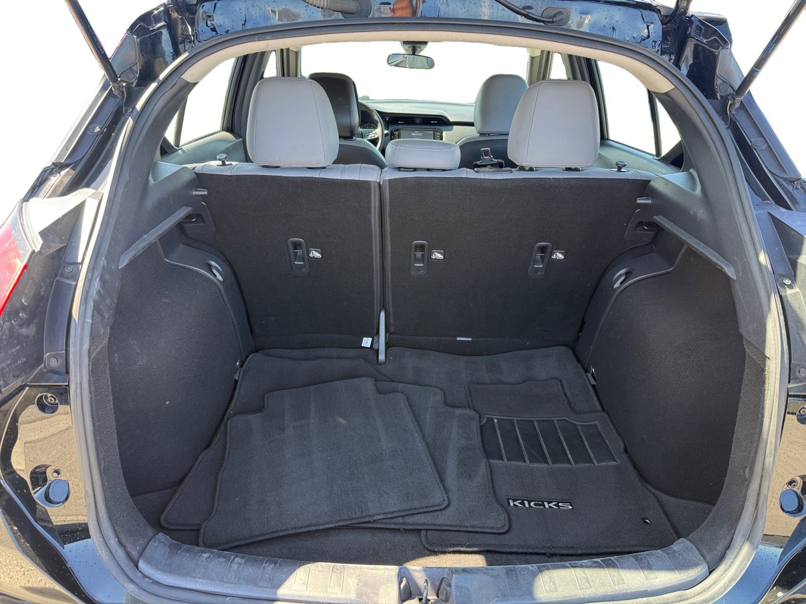 Used 2023 Super Black Nissan SR image 17