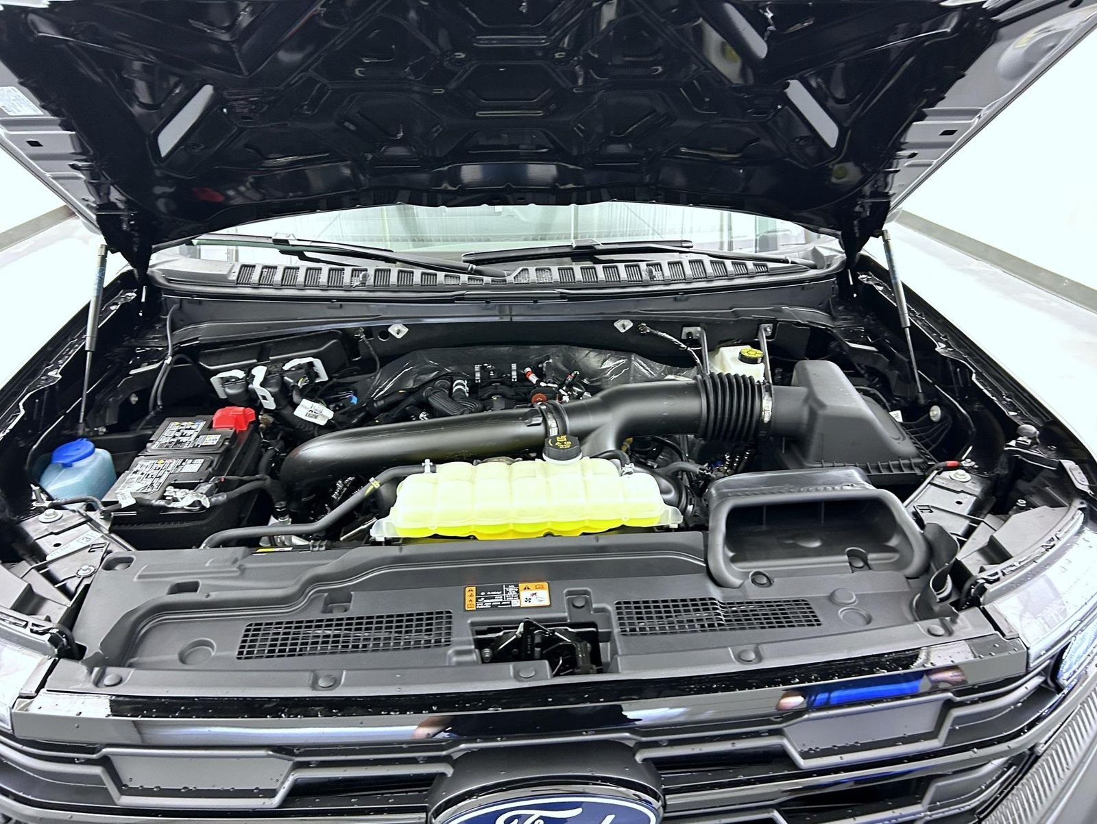 New 2027 Agate Black Metallic Ford Active image 27
