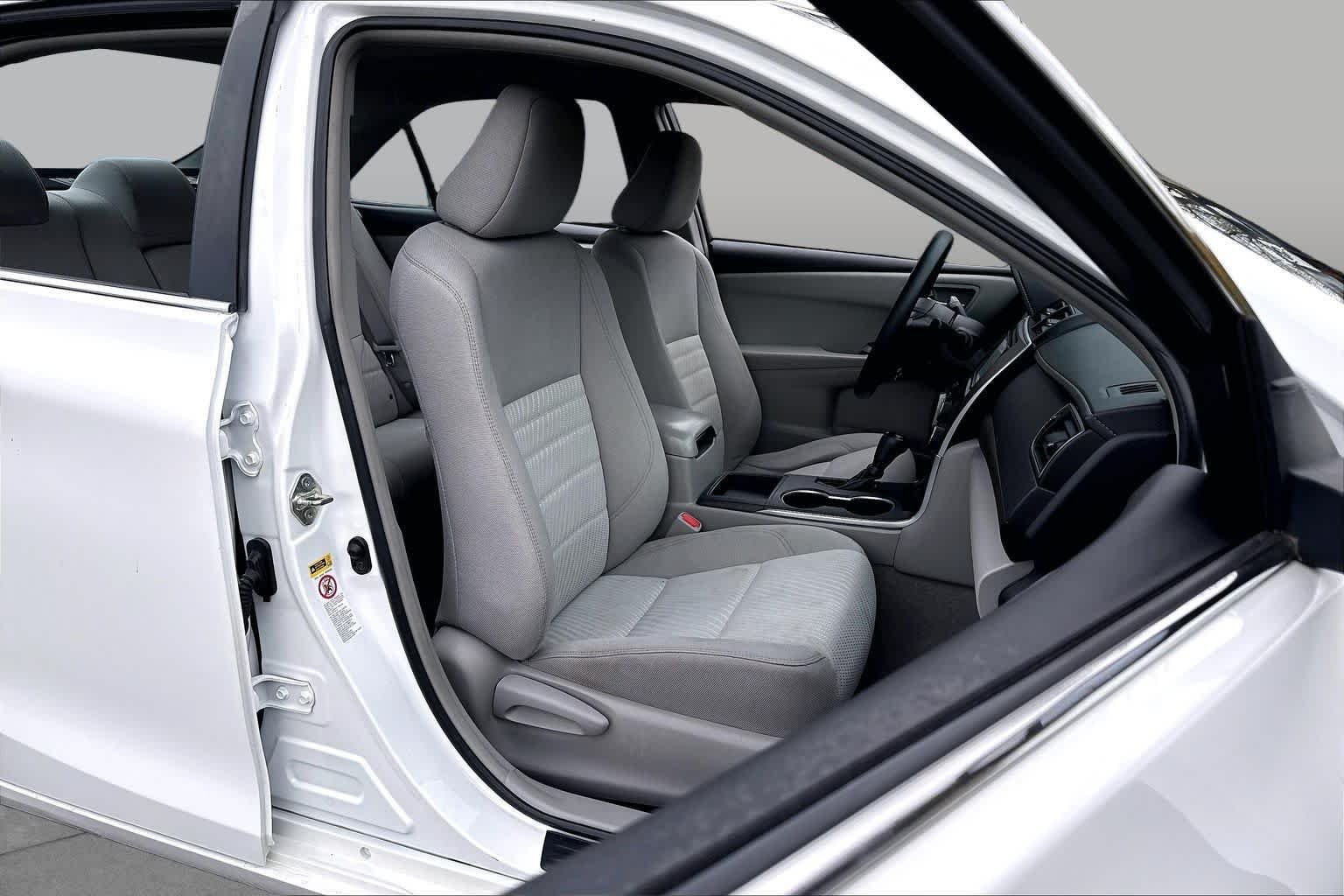 Used 2016 Super White Toyota LE image 9
