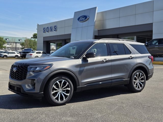 New 2026 Carbonized Gray Metallic Ford ST-Line image 2