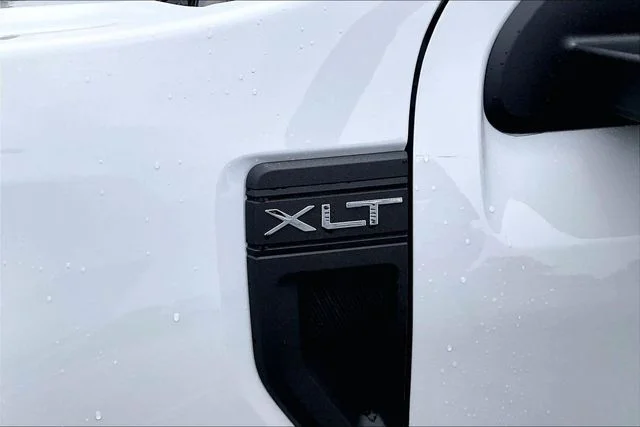 New 2026 Oxford White Ford XLT image 9