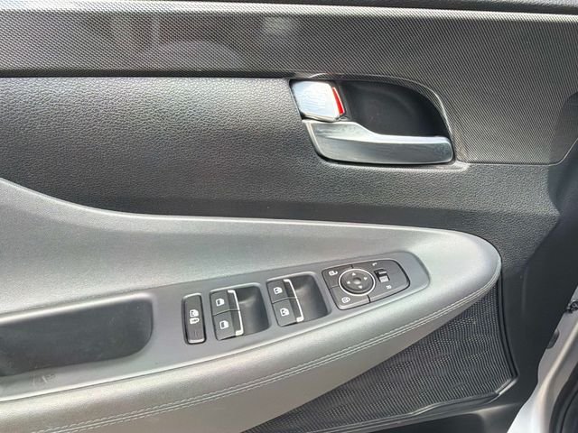 Used 2022 Silver Hyundai SEL image 18