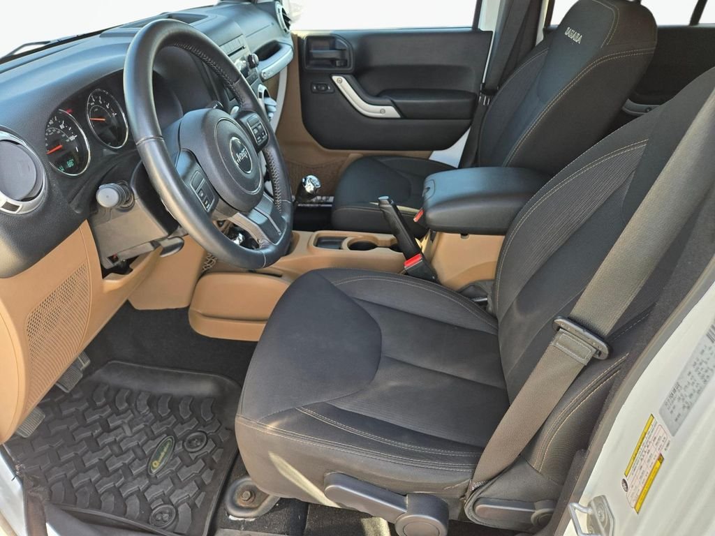 Used 2016 White Jeep Unlimited Sahara image 16