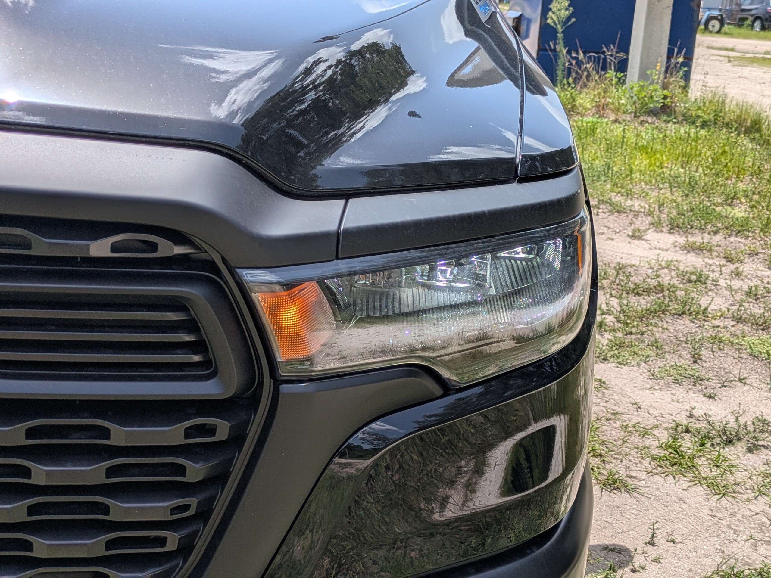 New 2026 Diamond Black Crystal Pearl-Coat Exterior Paint RAM Tradesman image 10