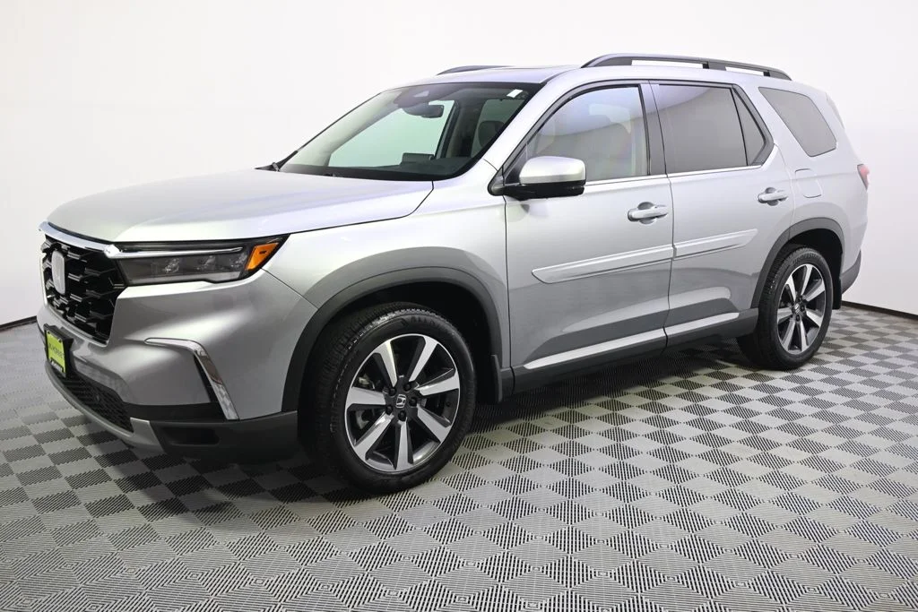 Used 2023 Honda Pilot Touring with VIN 5FNYG1H79PB046718 for sale in St. Louis Park, Minnesota