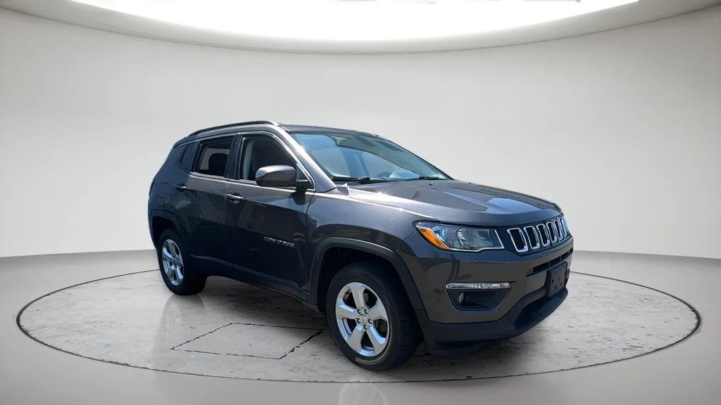 Used 2018 Gray Jeep Latitude image 1