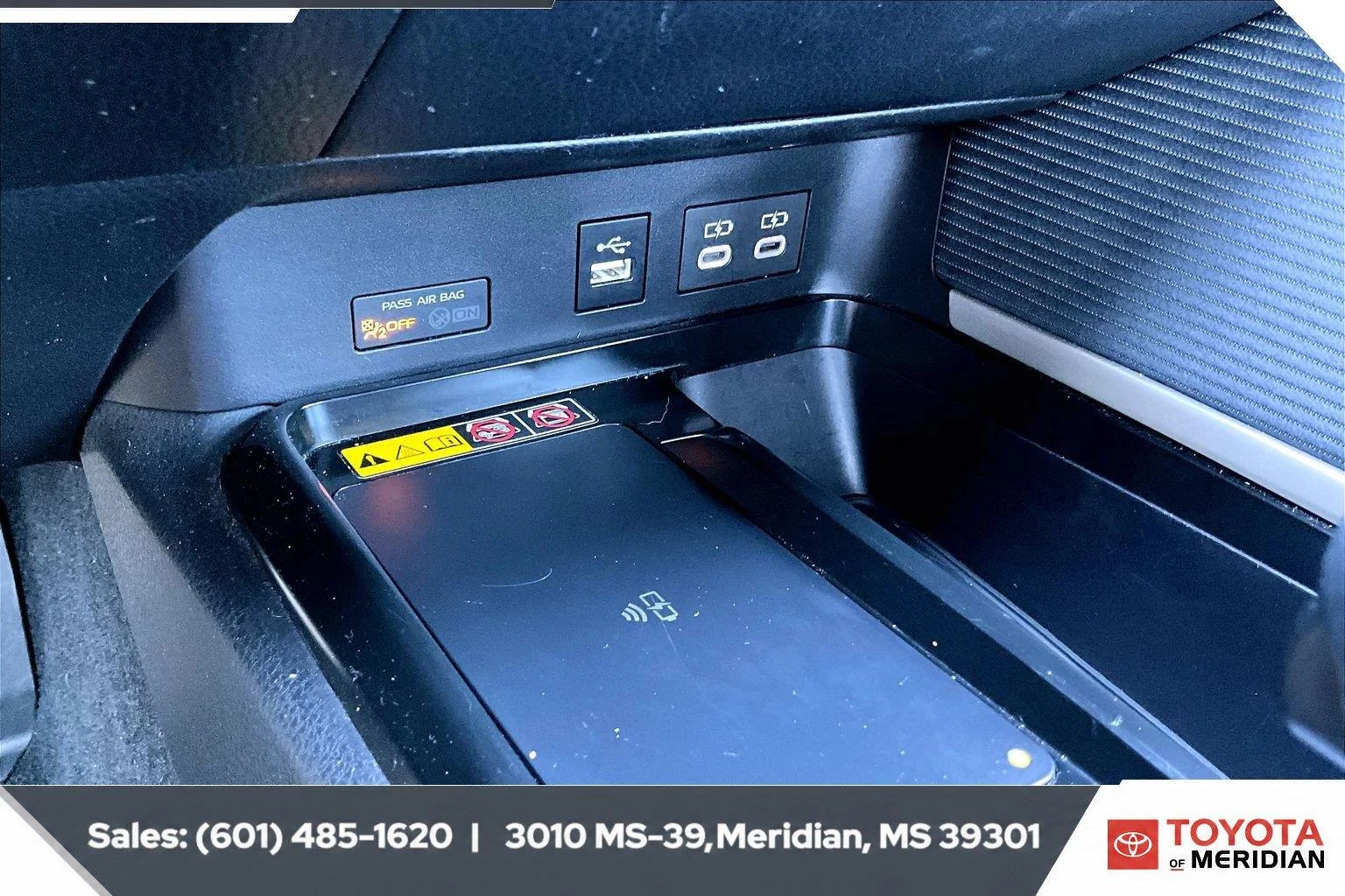 Used 2025 Ice Cap Toyota SE (Natl) image 23