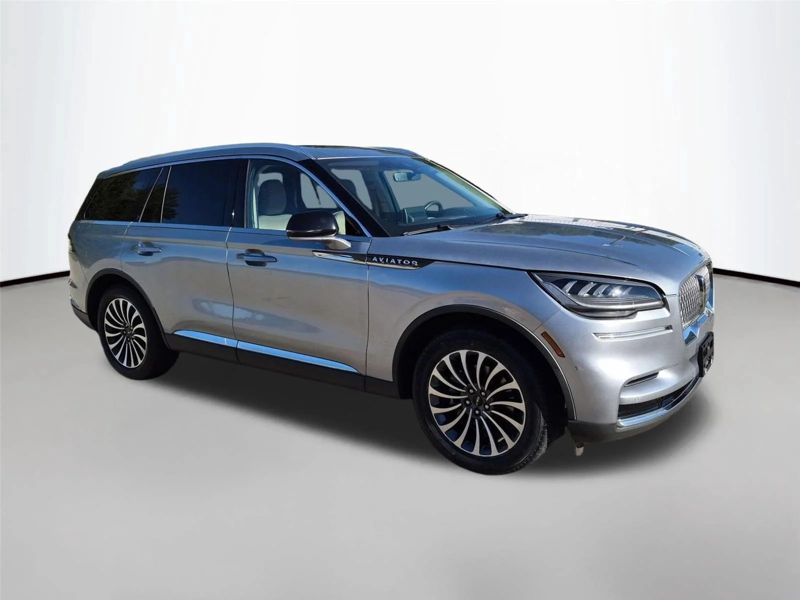 Used 2023 Silver Radiance Metallic Clearcoat Lincoln Standard image 7