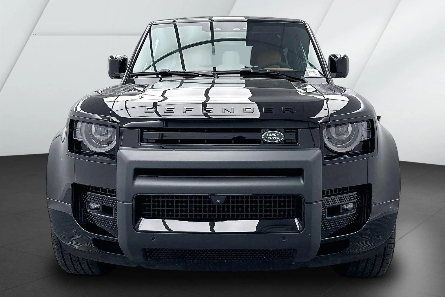 Used 2024 Santorini Black Metallic Land Rover V8 image 2