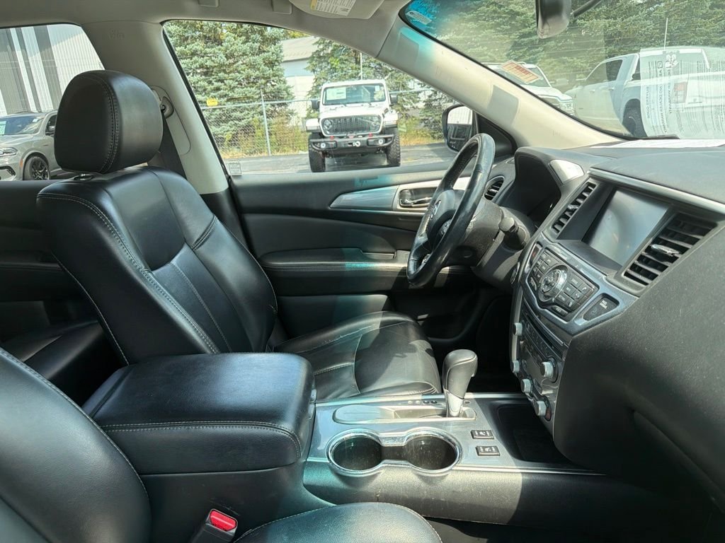 Used 2018 Black Nissan SL image 18