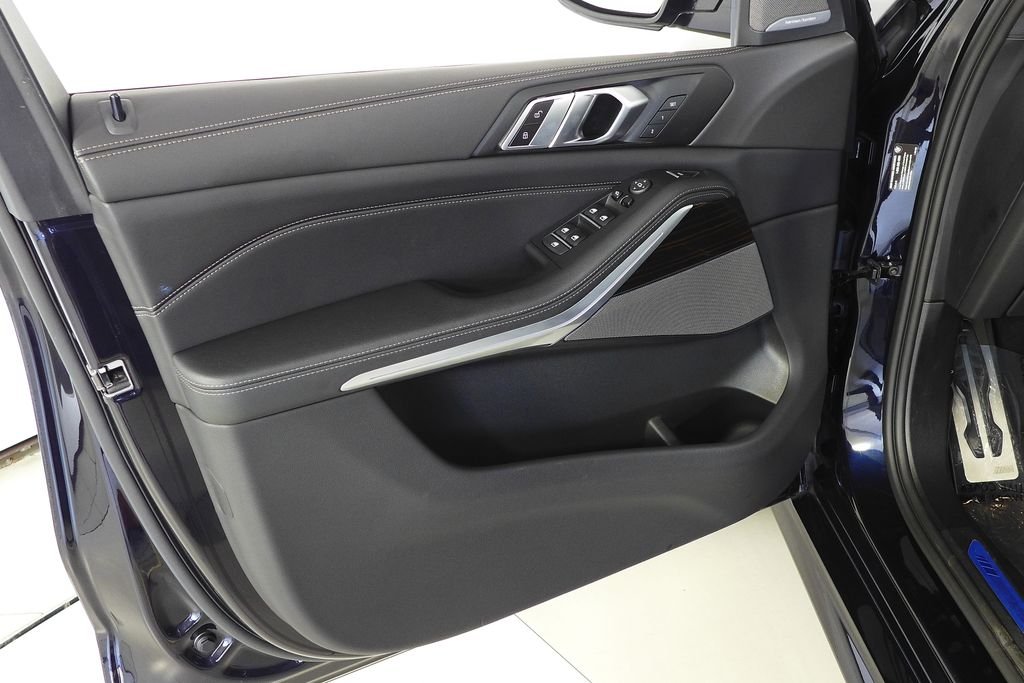 Used 2024 Carbon Black Metallic BMW sDrive40i image 11