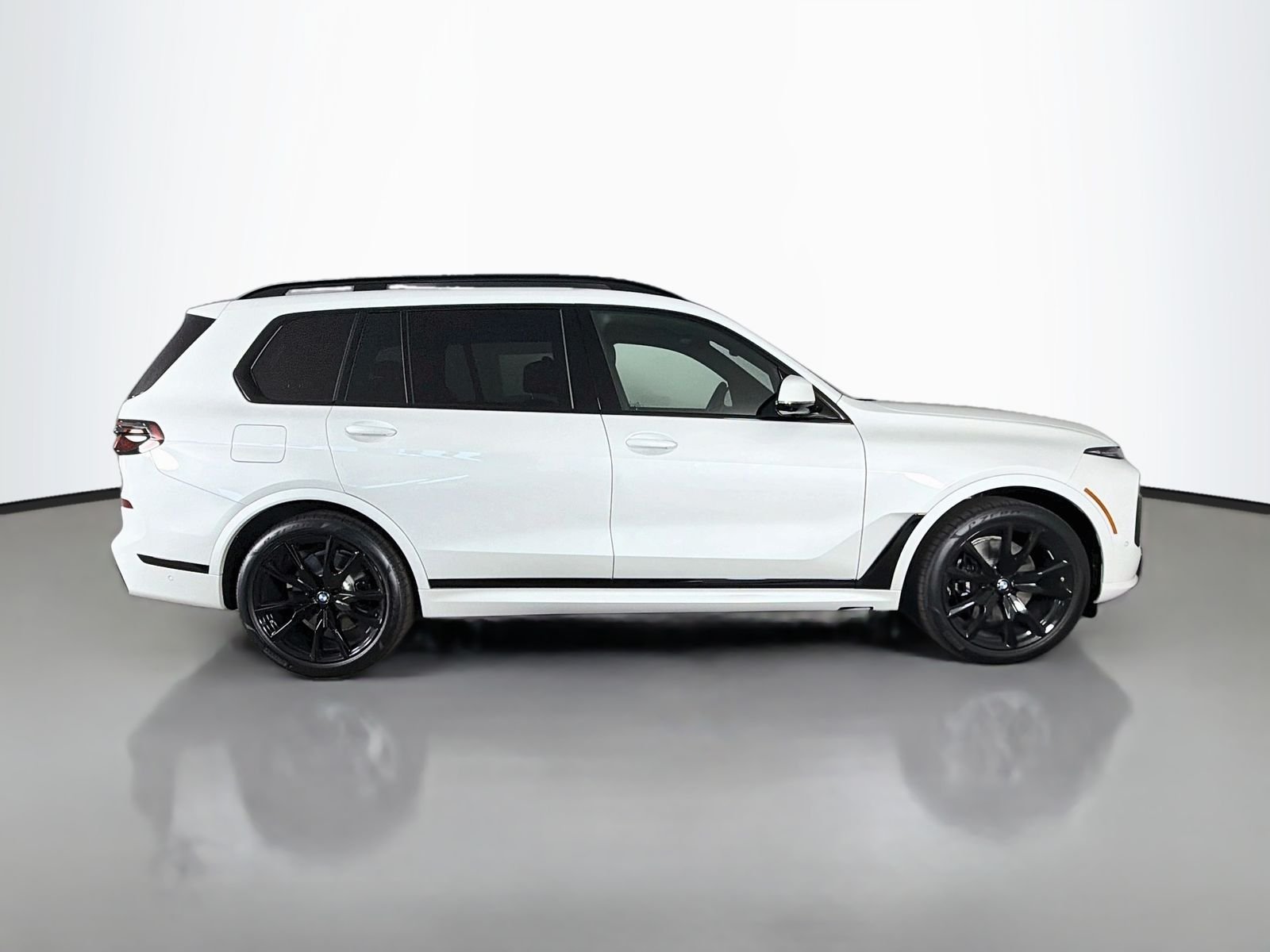 New 2027 Mineral White Metallic BMW xDrive40i image 8