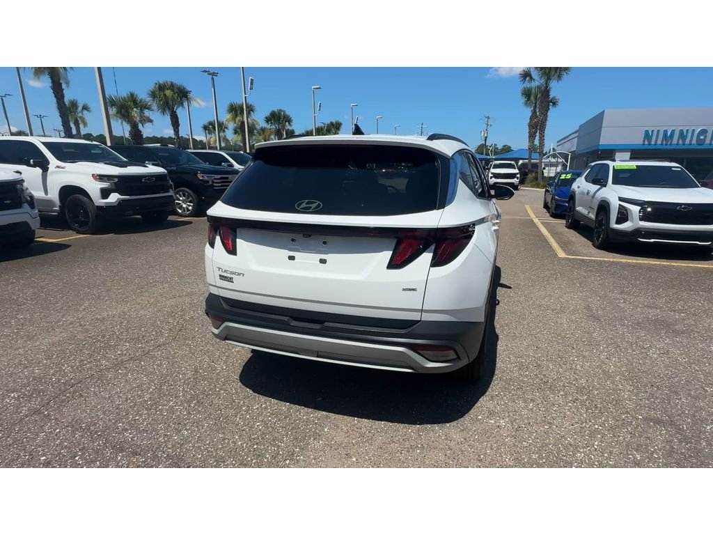 Used 2025 White Hyundai SEL image 3