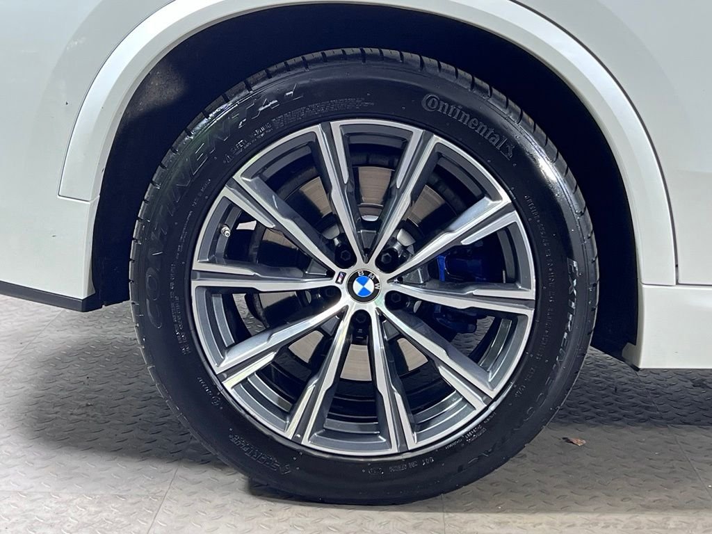 Used 2021 White BMW xDrive40i image 14