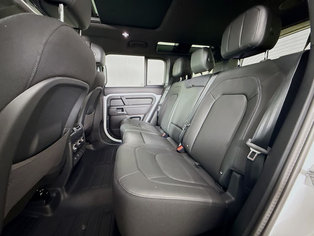 2025 Land Rover Defender V8 - Photo 24