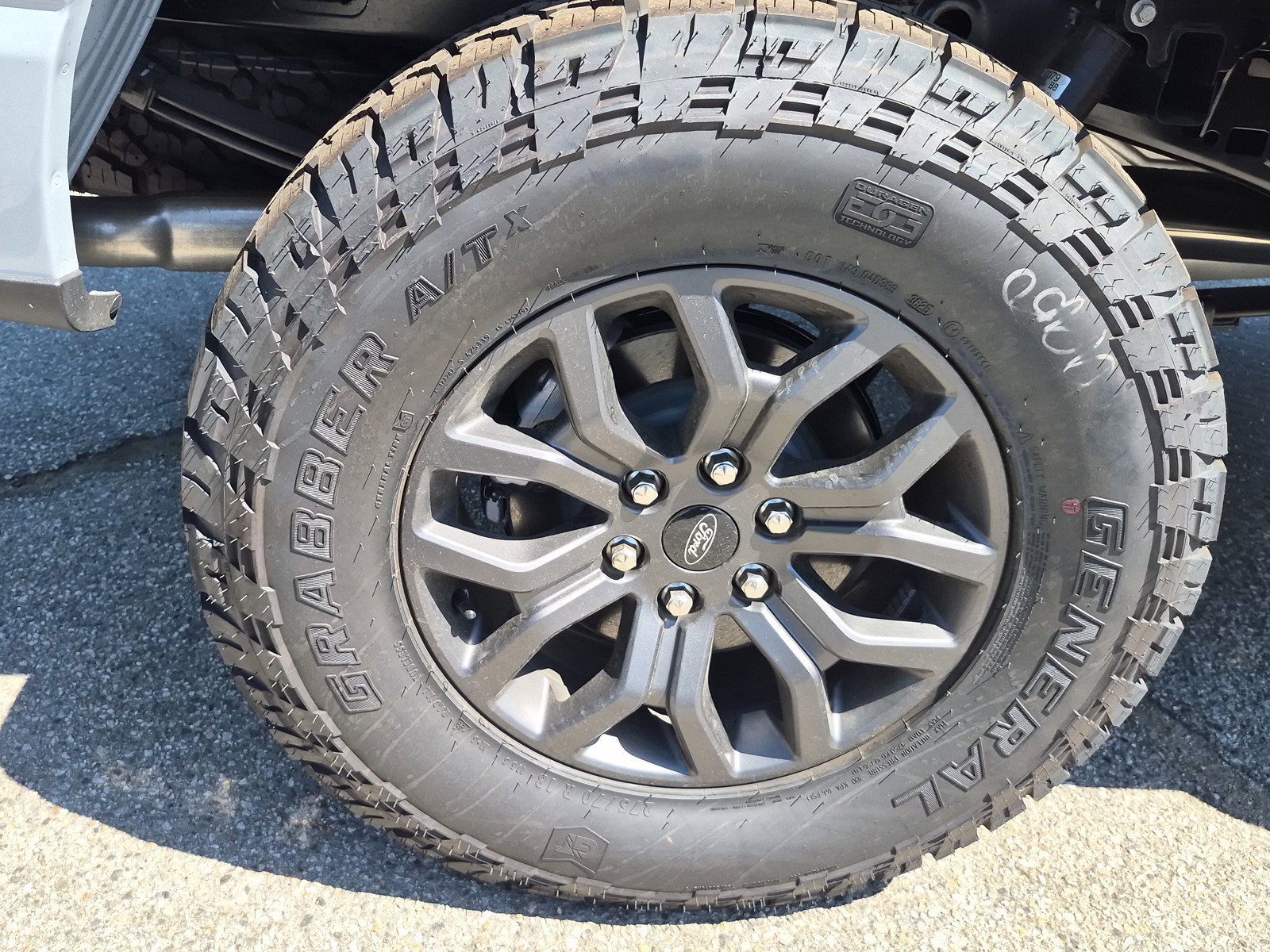 New 2025 Space White Metallic Ford Tremor® image 13