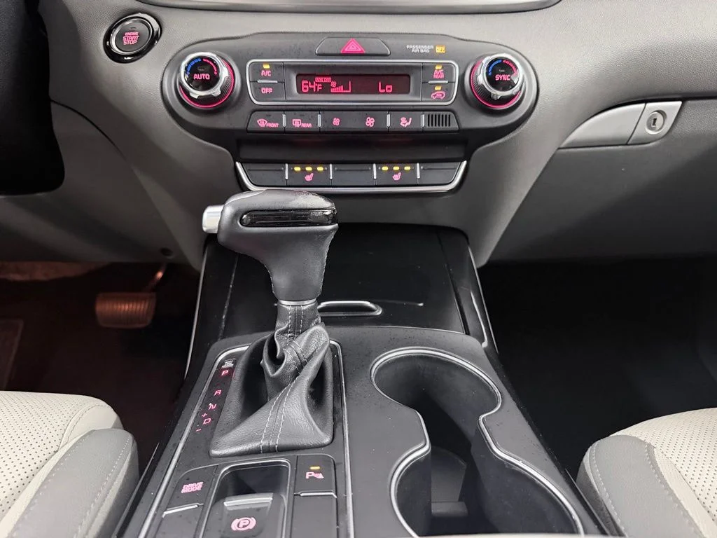 Used 2019 Snow White Pearl Kia SX image 25
