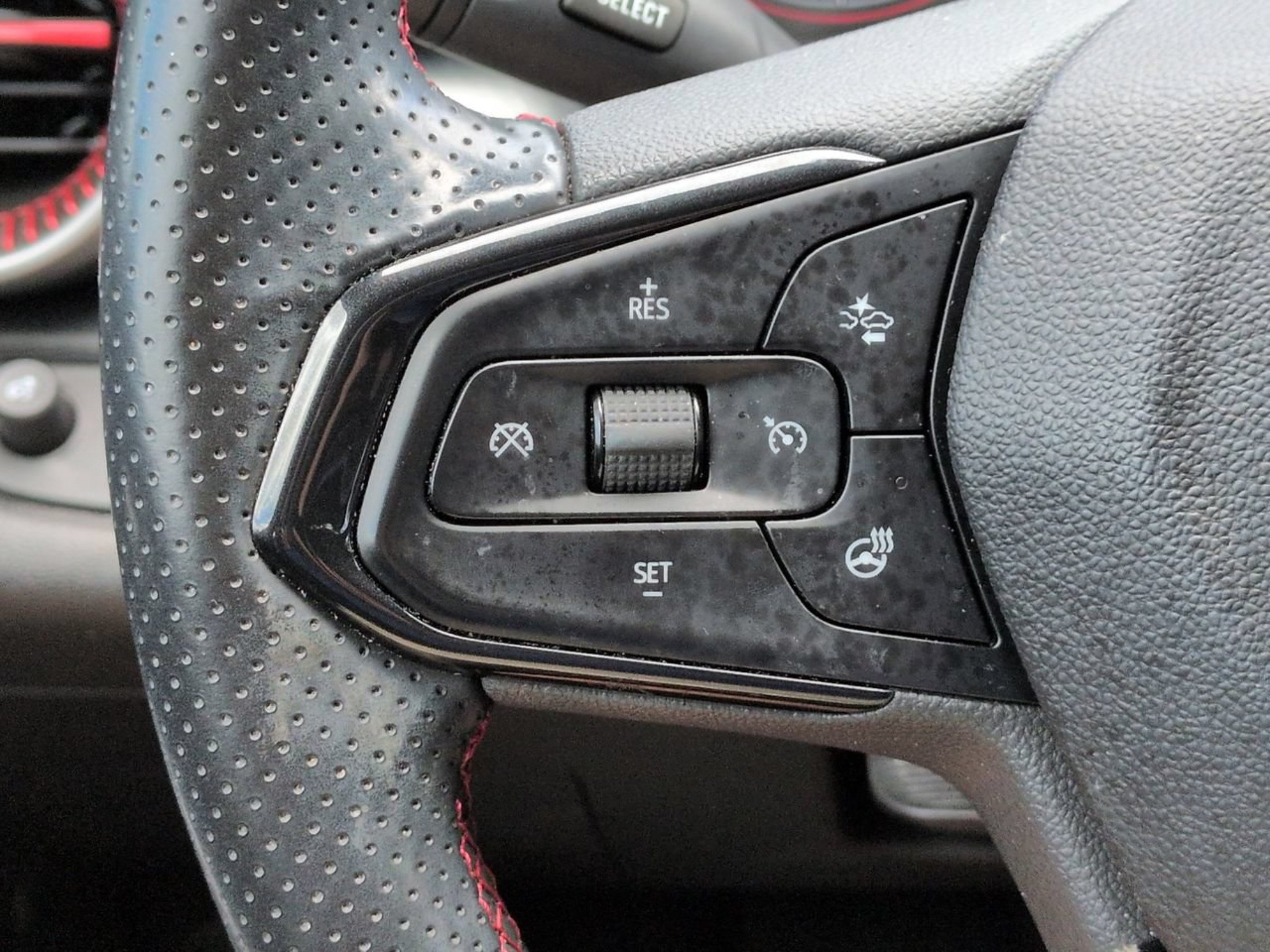 Used 2025 Sterling Gray Metallic Chevrolet 1RS image 27
