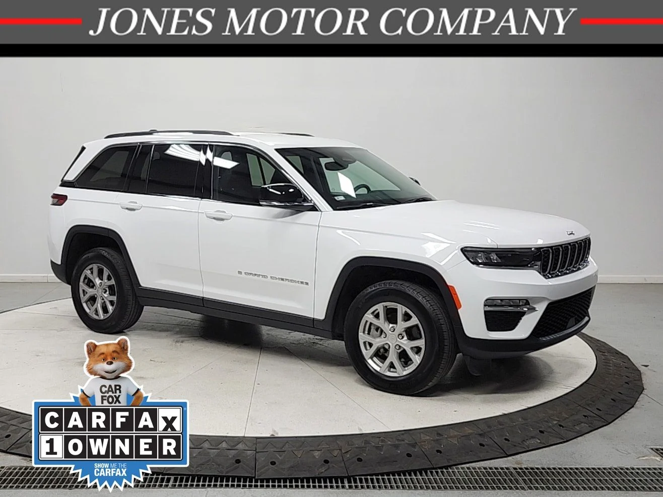 Used 2023 Bright White Clearcoat Jeep Limited image 1