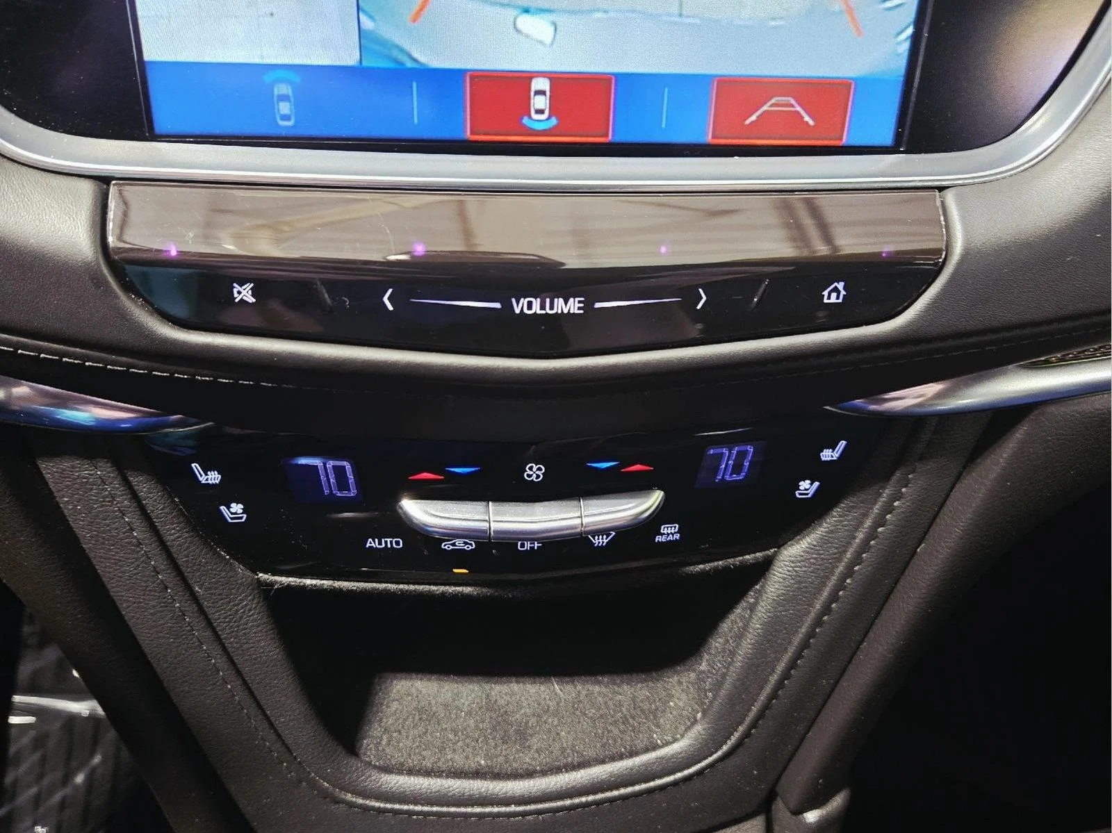 Used 2019 Bronze Dune Metallic Cadillac Platinum AWD image 33