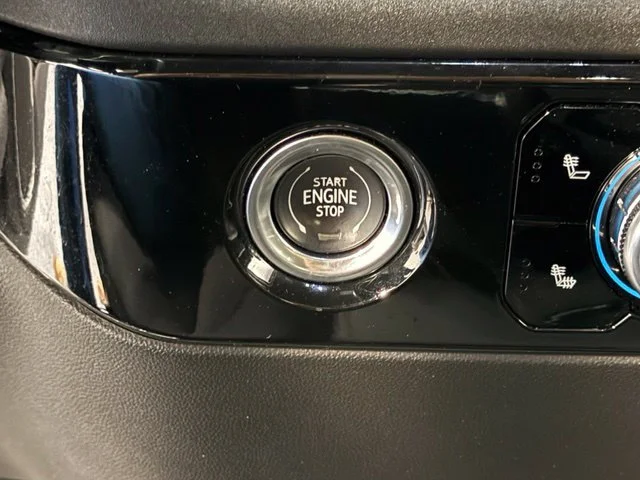 Used 2023 White GMC Elevation image 13