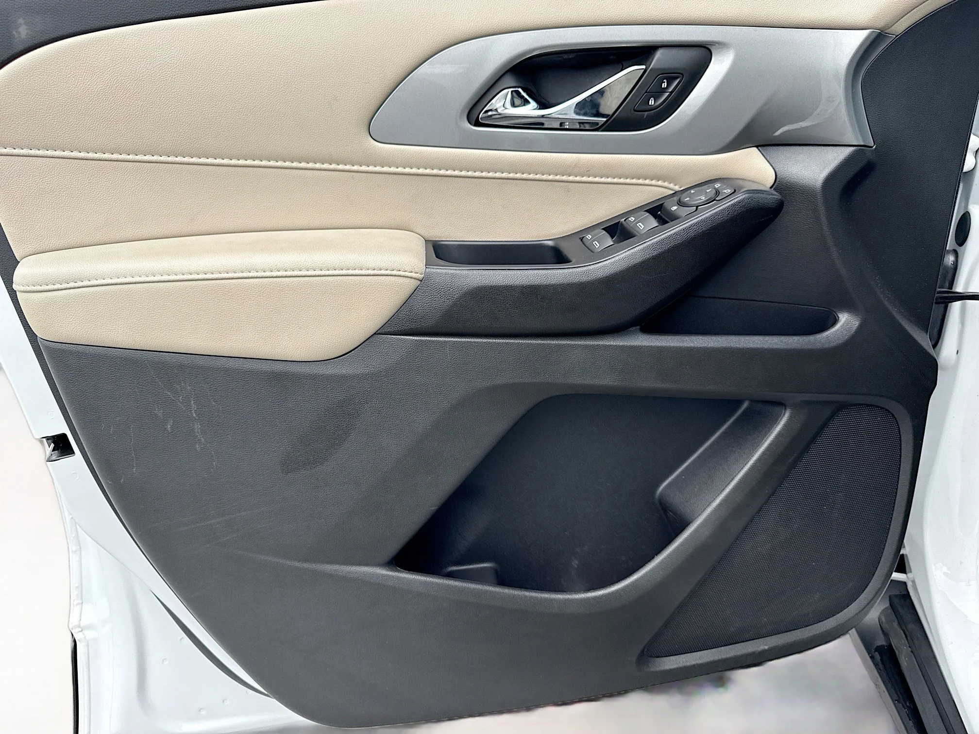 Used 2022 Summit White Chevrolet LS image 21