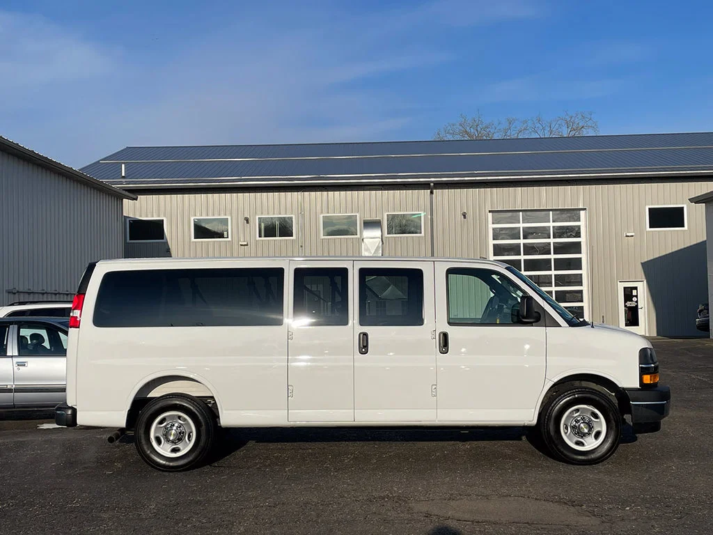 Used 2025 Summit White Chevrolet 1LT image 9