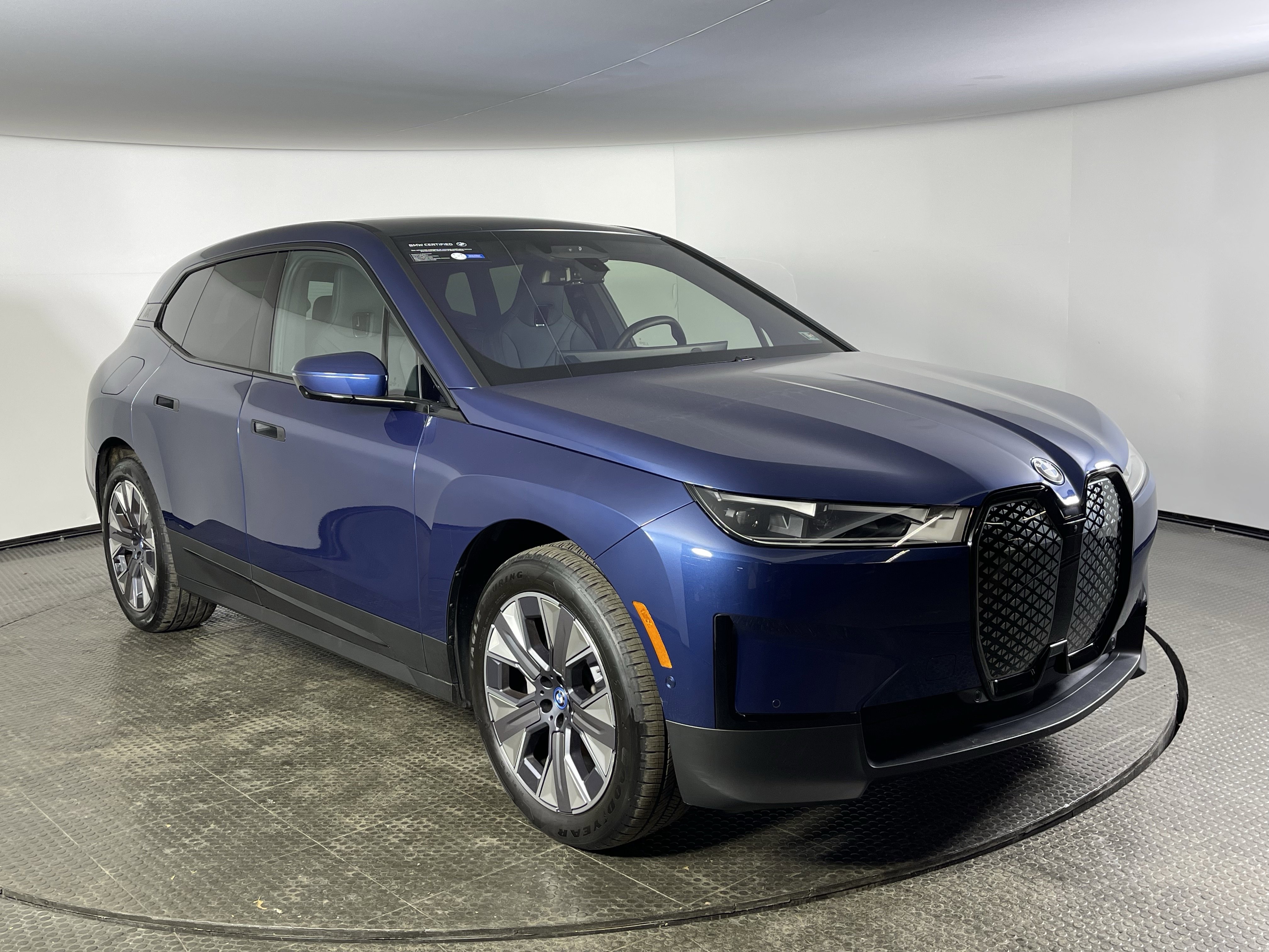 Certified Used 2025 Phytonic Blue Metallic BMW xDrive50 image 3
