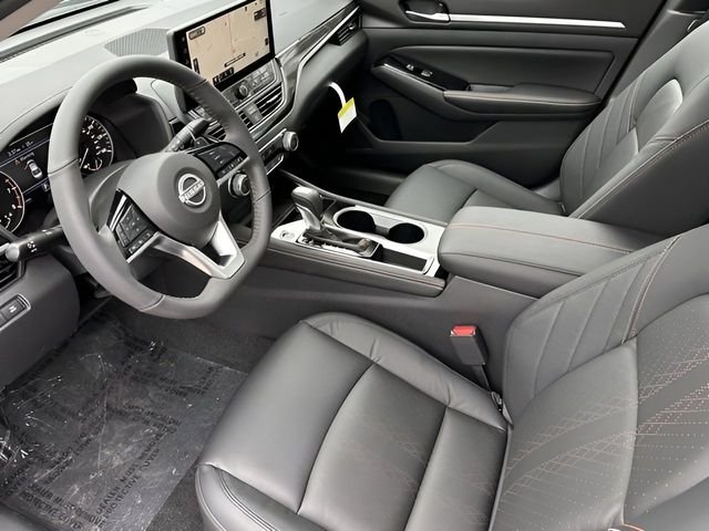 2025 Nissan Altima SR - Photo 16