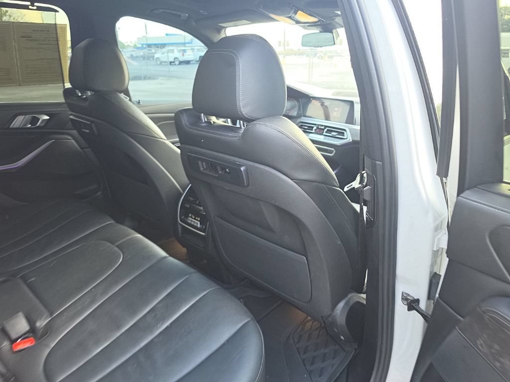 Used 2020 White BMW xDrive40i image 29