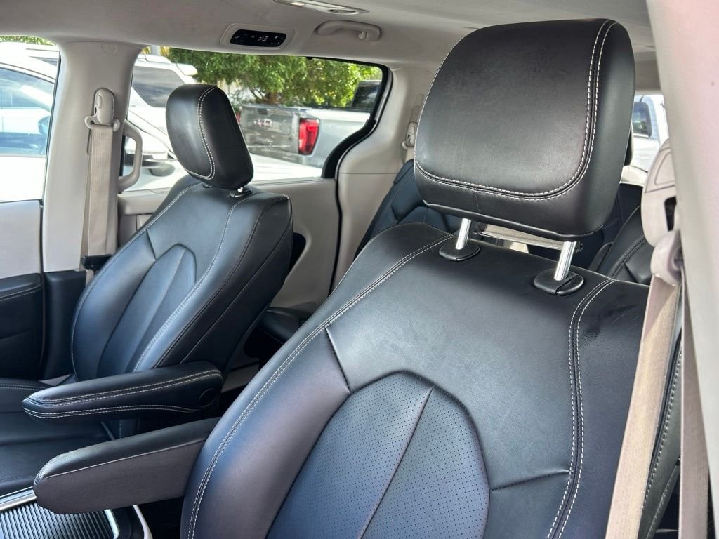 Used 2024 Silver Chrysler Touring L image 14