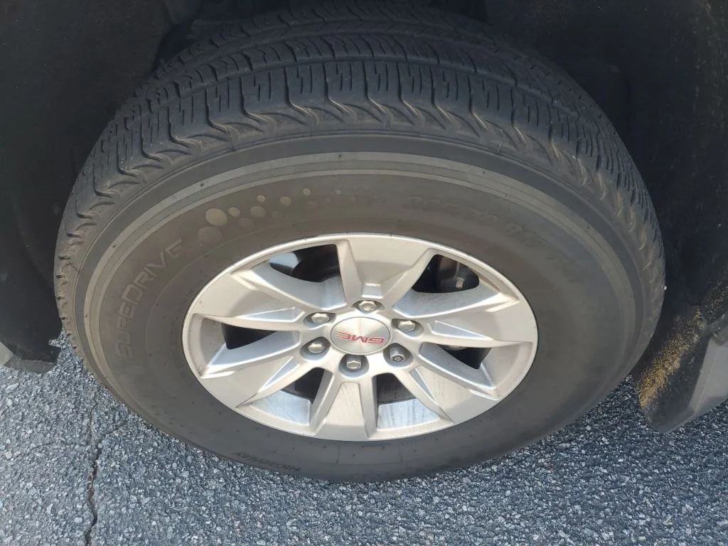 Used 2019  GMC SLE image 12