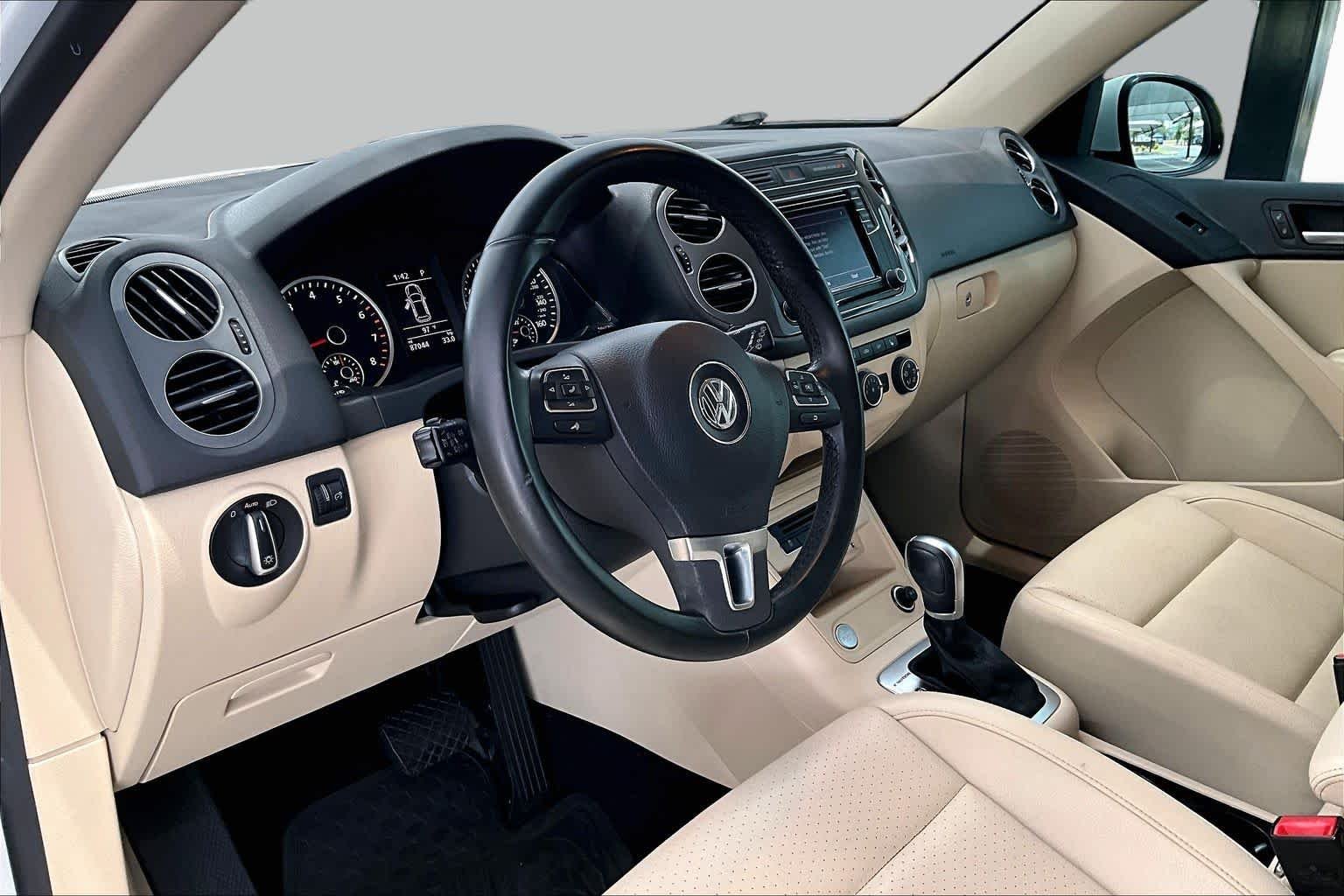 Used 2017  Volkswagen  image 18
