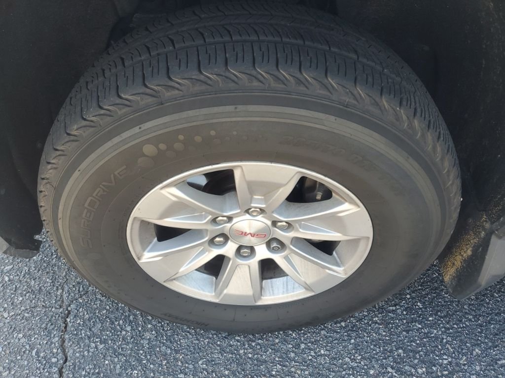 Used 2019  GMC SLE image 12