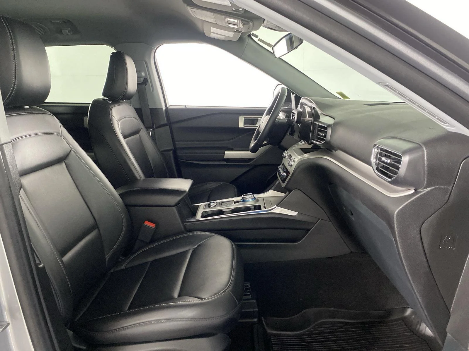 Used 2023 Iconic Silver Ford XLT image 29