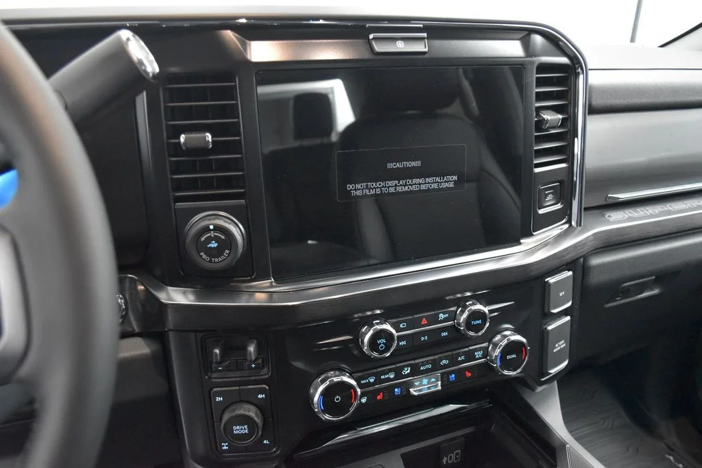 New 2027 Oxford White Ford F-250® Lariat® image 16