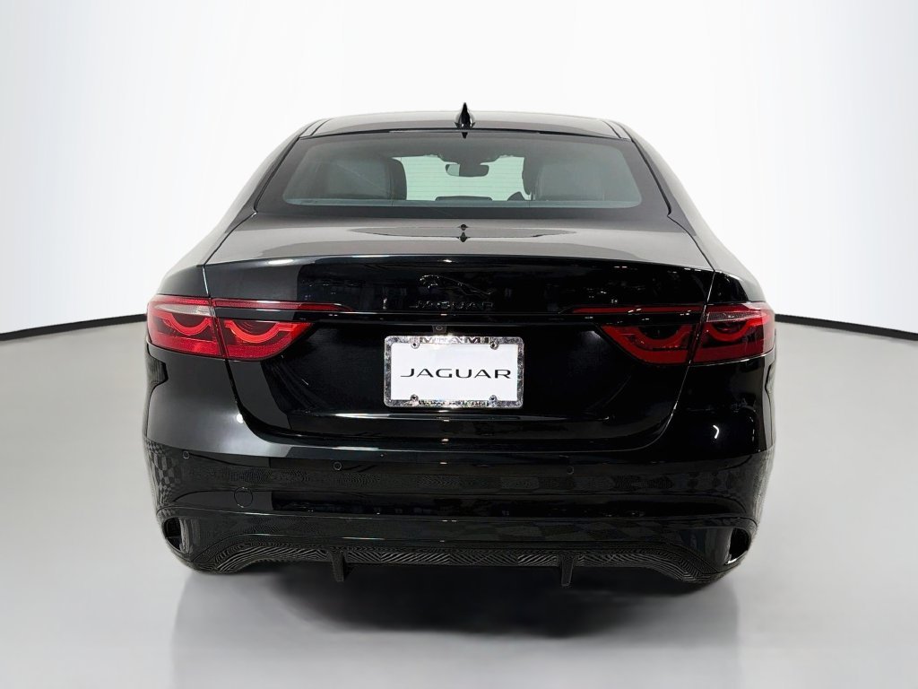 Used 2024 Black Jaguar R-Dynamic SE image 6