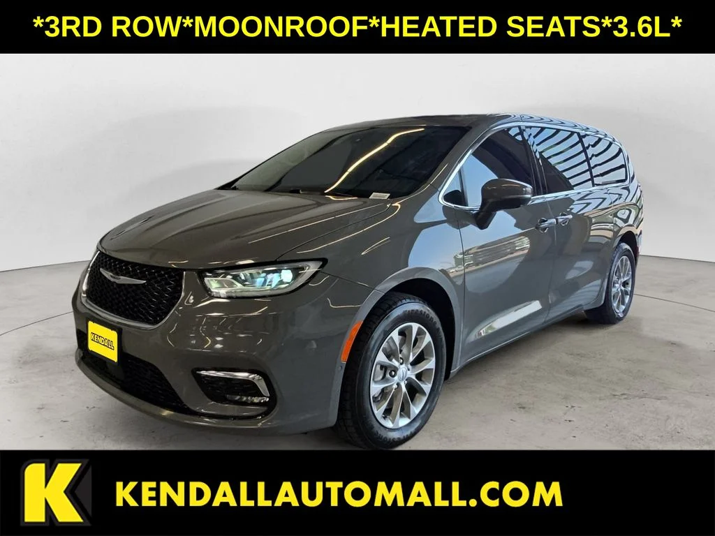 Used 2023 White Chrysler Touring L image 1