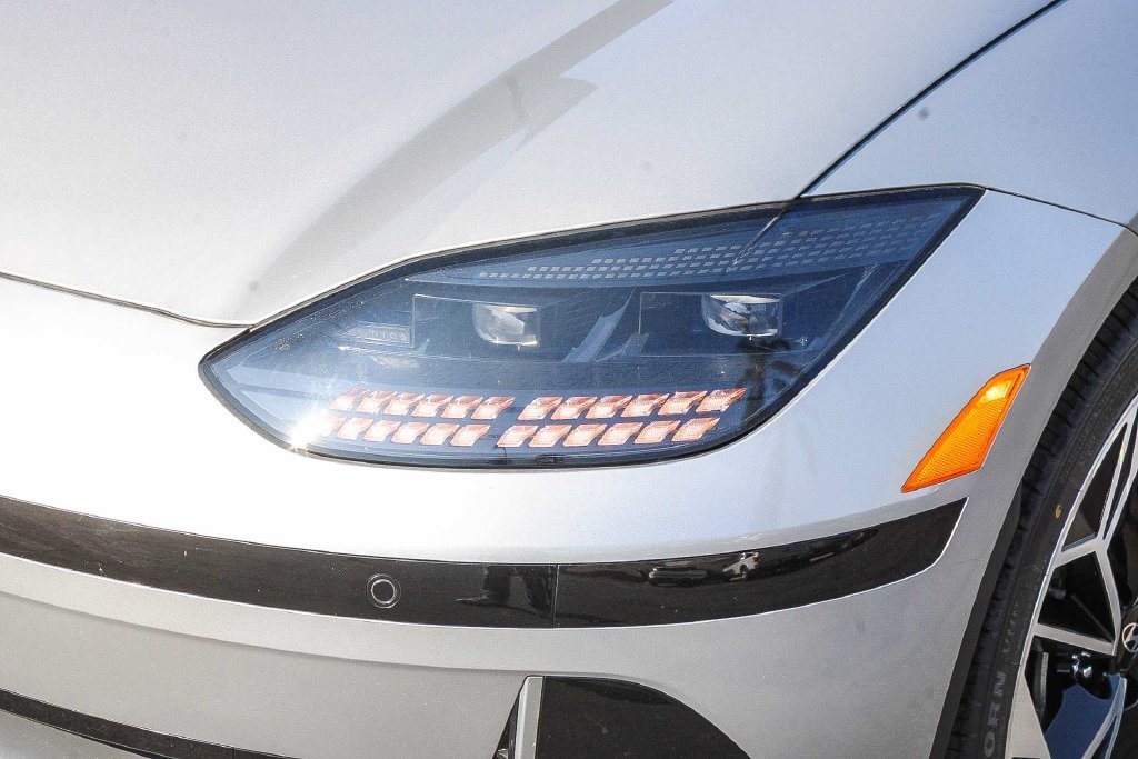 Certified Used 2023 Silver Hyundai SEL image 4