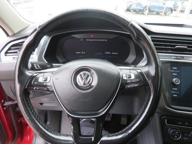 Used 2019 Cardinal Red Metallic Volkswagen SEL Premium image 27