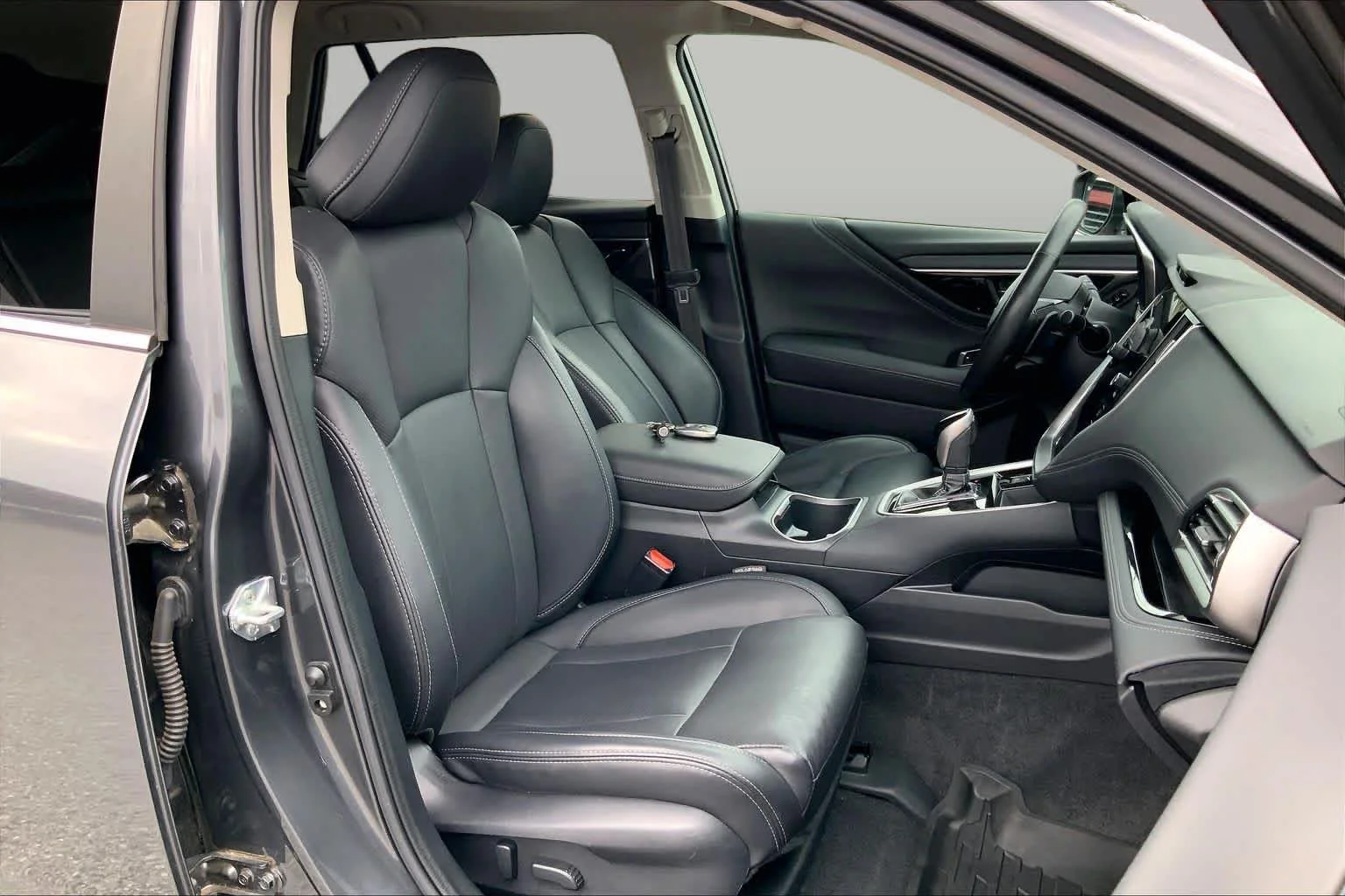 Used 2021 Magnetite Gray Metallic Subaru Limited image 9