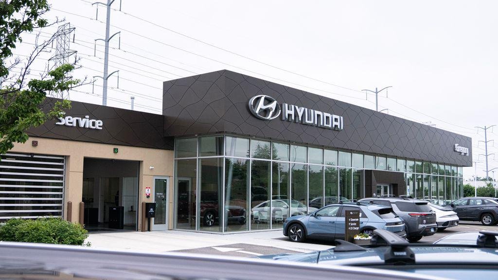 2025 Hyundai Elantra Limited - Photo 19