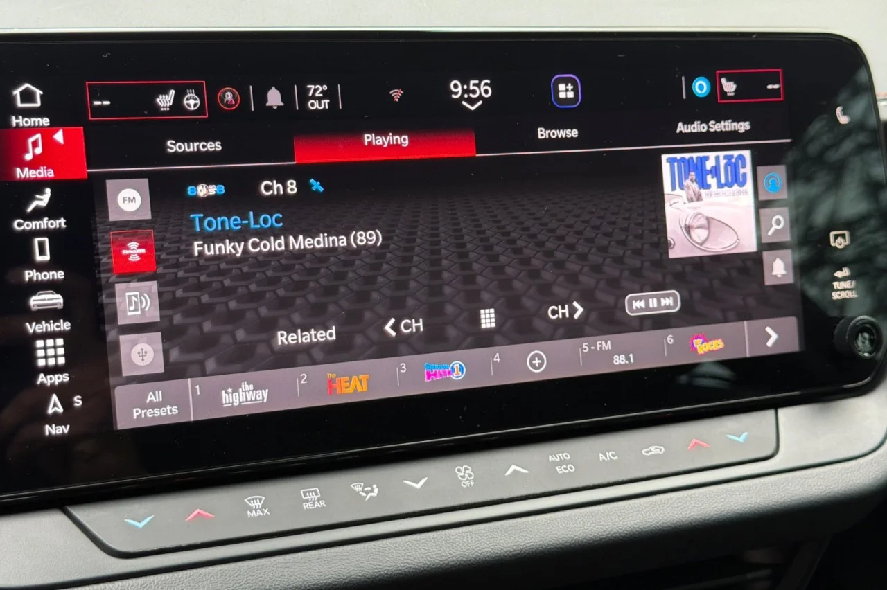 Used 2025 DIAMOND BLACK CRYST Dodge R/T image 16
